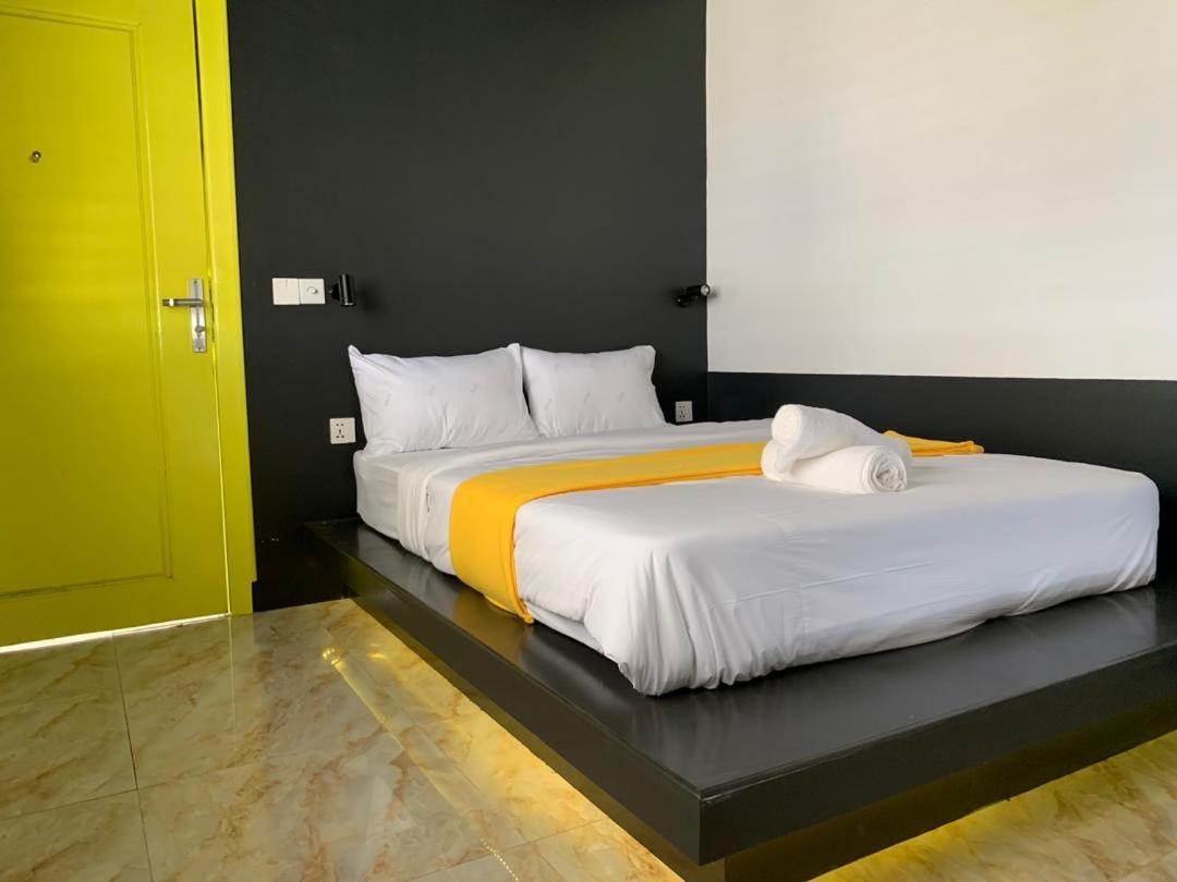 The Hive Hotel Siem Reap Extérieur photo