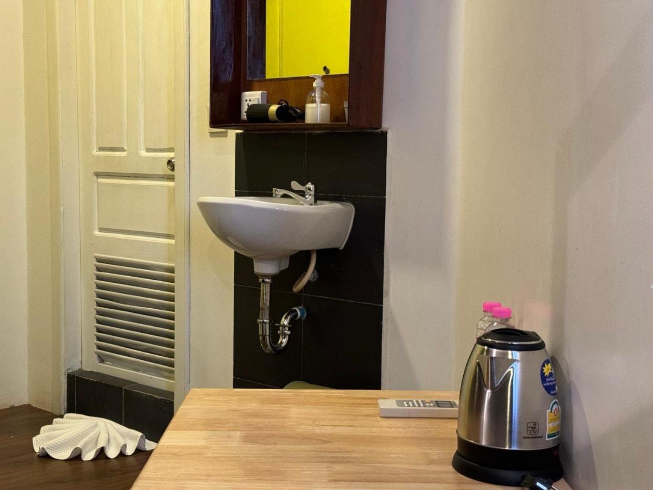 The Hive Hotel Siem Reap Extérieur photo