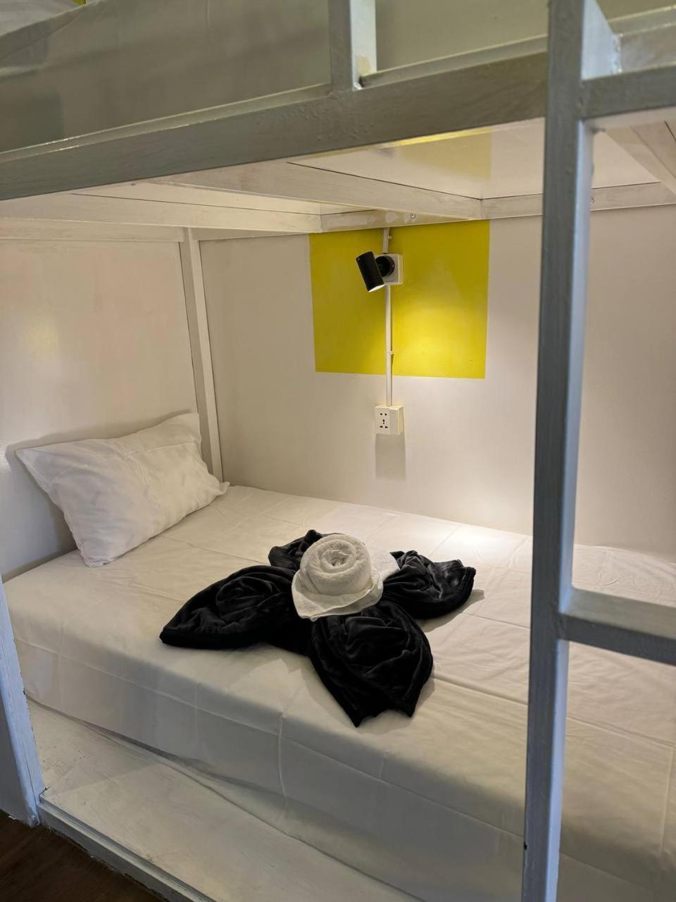 The Hive Hotel Siem Reap Extérieur photo
