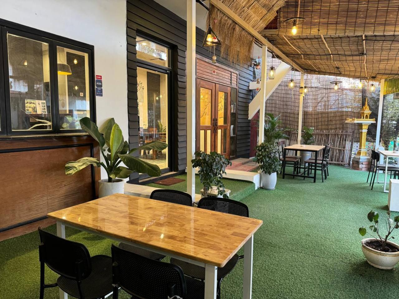 The Hive Hotel Siem Reap Extérieur photo