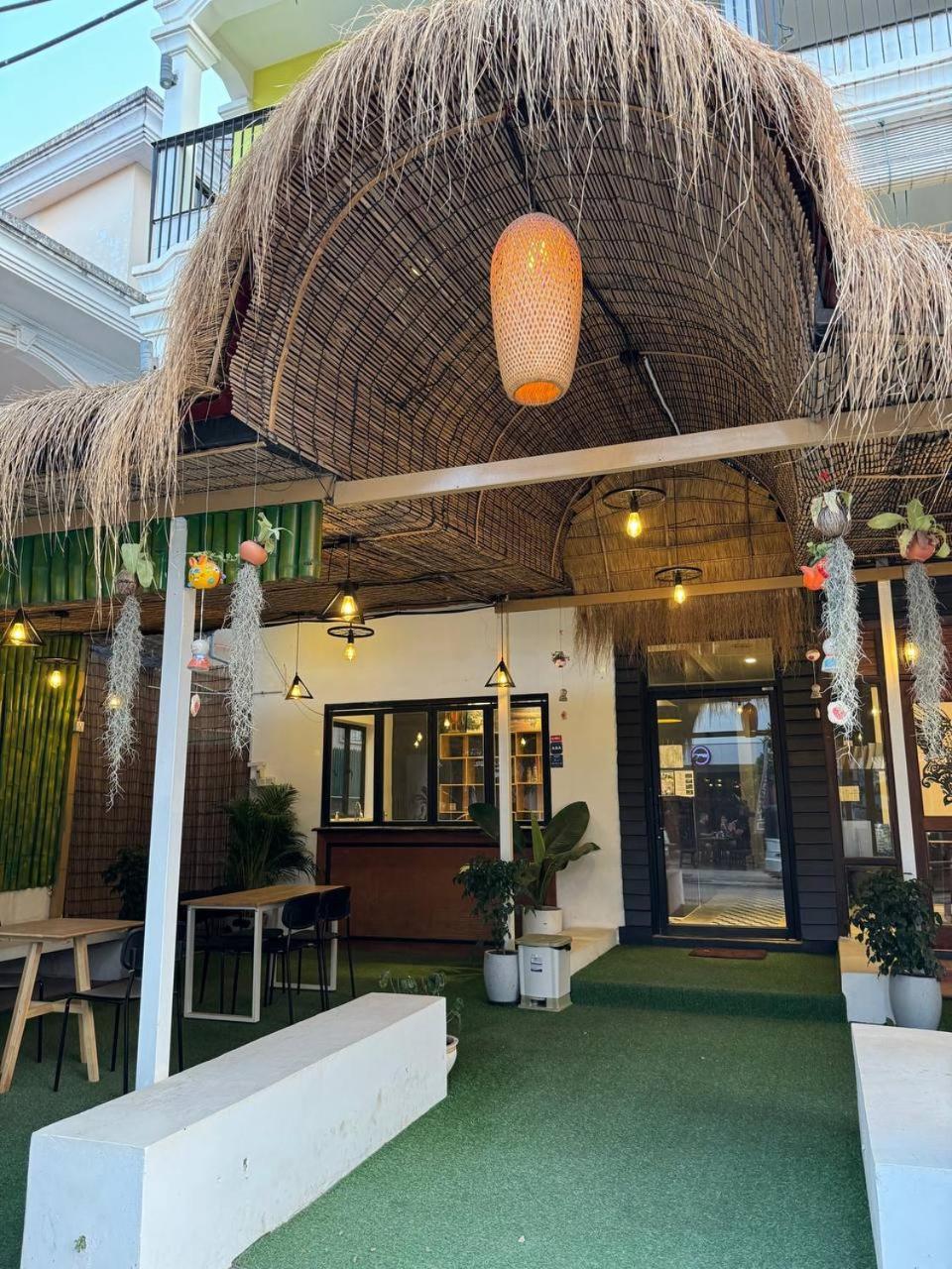 The Hive Hotel Siem Reap Extérieur photo